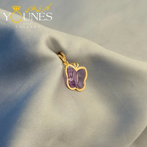 تصویر دوم آویز سواروسکی پروانه بنفش طلا